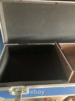 DJ turntable case with 19 mixer space