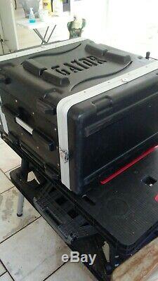 Gator six-space powered rolling rack case