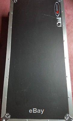 Odyssey FZGS10CDJW CD/MP3 DJ Coffin Case Black/Silver case with laptop glider