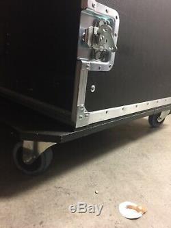 Road Case / Sound equipment hard case USED. 21 Space 26 deep metal lined
