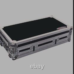 USED Odyssey DJ Coffin Hard Case For 2 Turntables CD Player Rack Black Carpeted